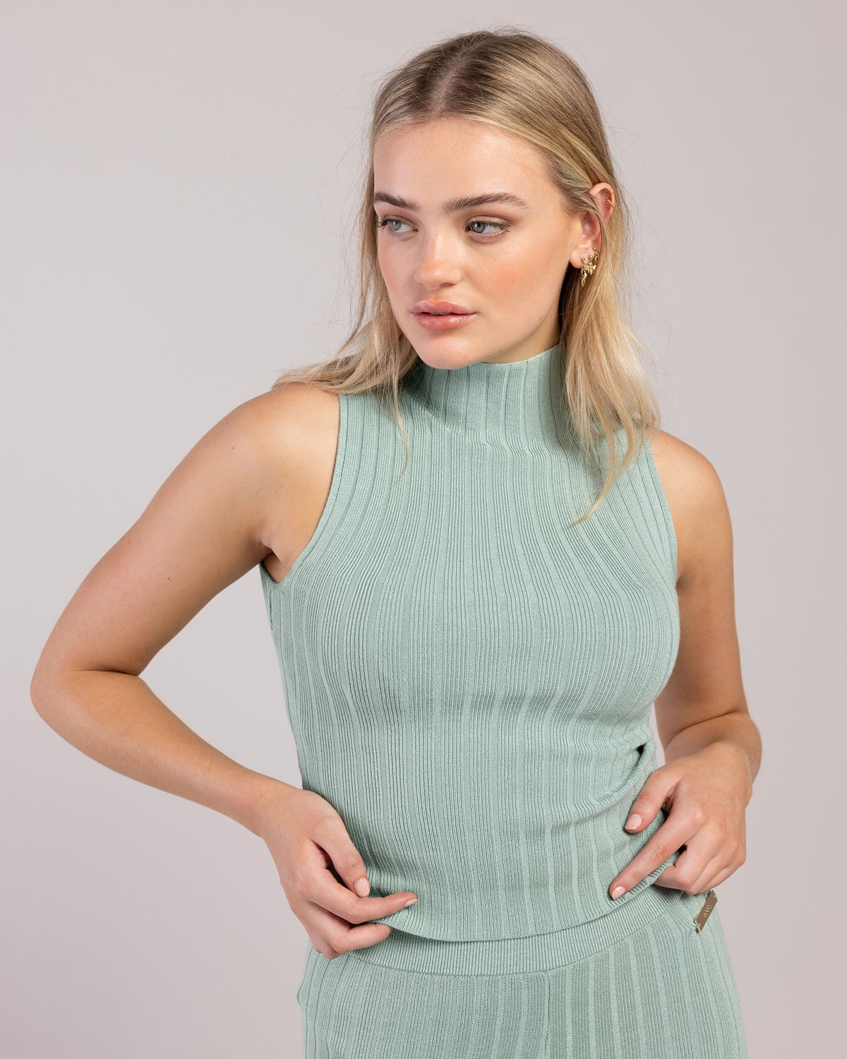 Rib Lounge Funnel Neck