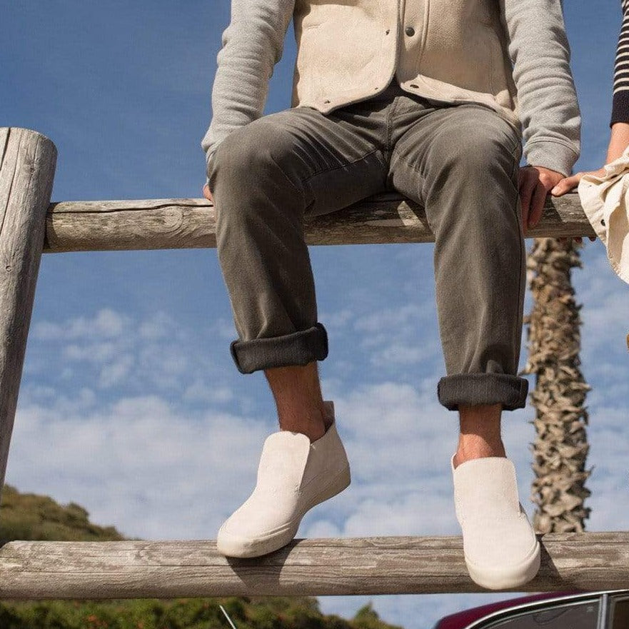 Men's Huntington Middie sneaker in Oyster suede, outsole view