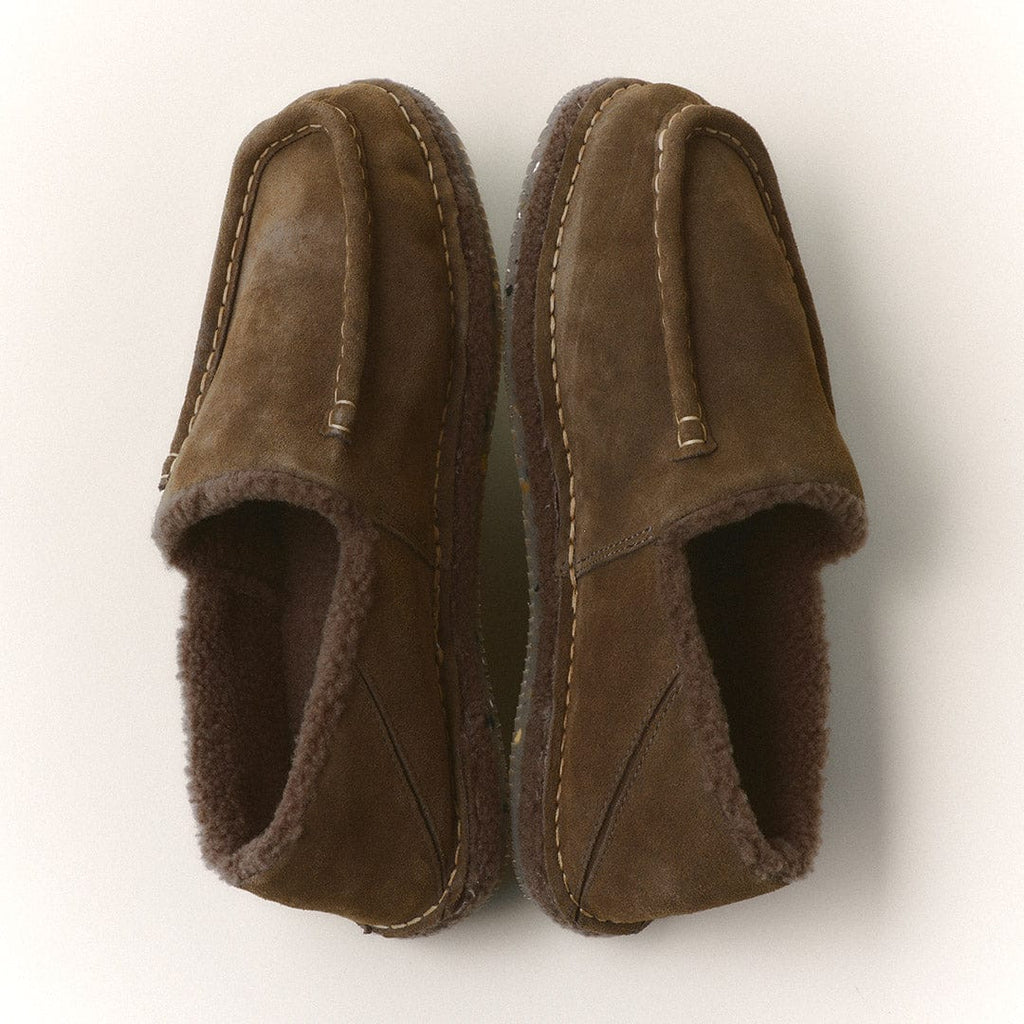 Men's Lodge Slipper in Woodsmoke suede, pair viewed from above showing the shearling lining