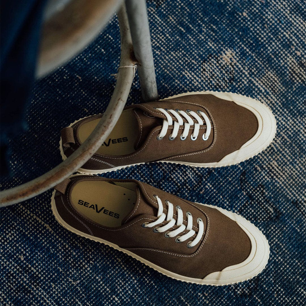 Men's Sato Oxford in Brownstone canvas, pair with white laces on a blue rug, top view