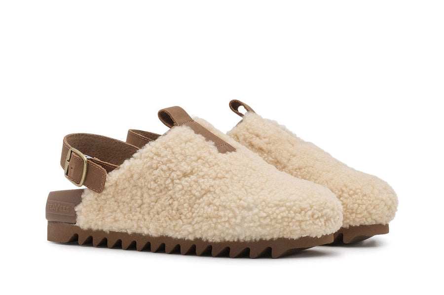 Women's Tahoe Trekker sandal in Cream Cafe shearling, three-quarter view