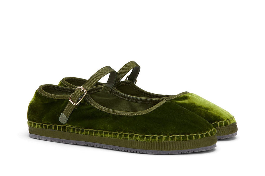 Women's Carlyle Mary Jane in Dark Moss fabric, three-quarter view