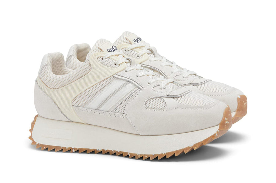 Women's Causeway Trainer sneaker in Cloud mesh and leather, three-quarter view