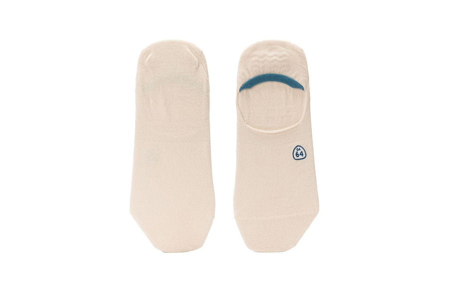 Men's Hideaways no-show socks in sand with teal heel trim, top view