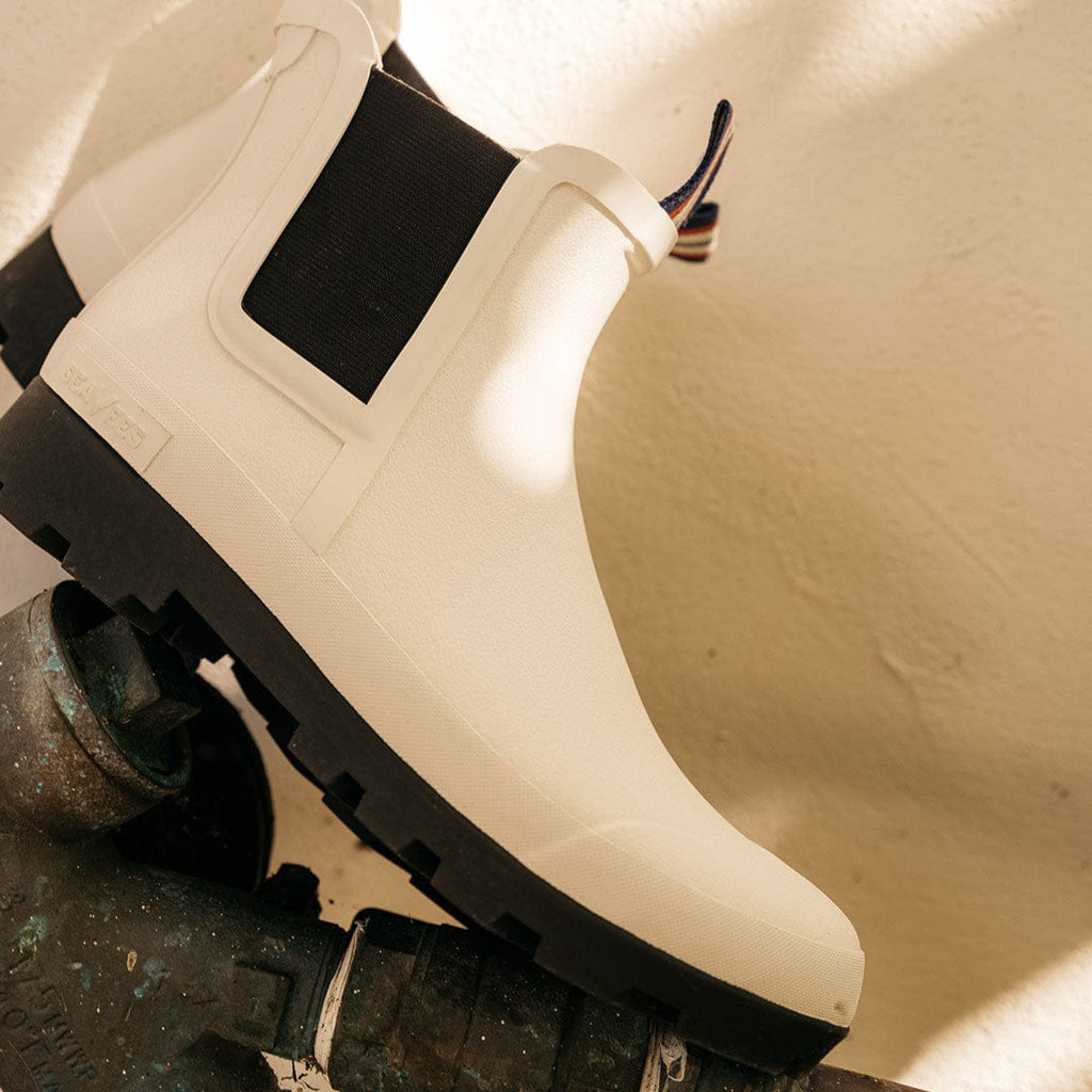 Women's Bolinas Off Shore Boot in Salt rubber, close-up of the heel pull tab and lugged sole
